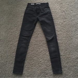 LEVI’S 710 Super Skinny 24x30